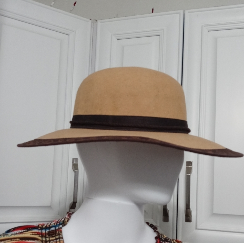 VINTAGE ARREGUI INDUSTRIA PERUANA BEIGE WOMEN'S HAT WITH EMBROIDERED TRIM 54/3